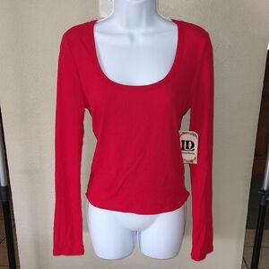 Scoop Neck Long-Sleeve Ribbed Tee in Red